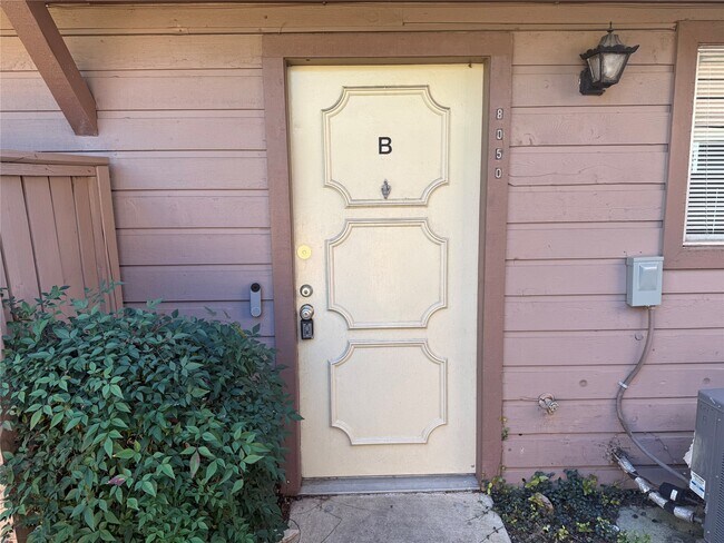 Building Photo - 8050 Sands Point Dr