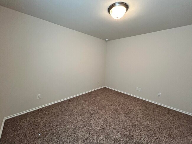 Building Photo - 7424 104th St