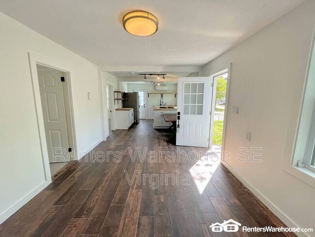 Building Photo - 142 Rogers Ave