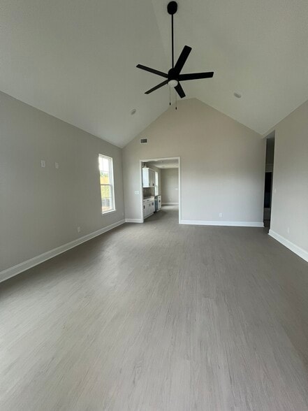 Building Photo - 102 Bennett St