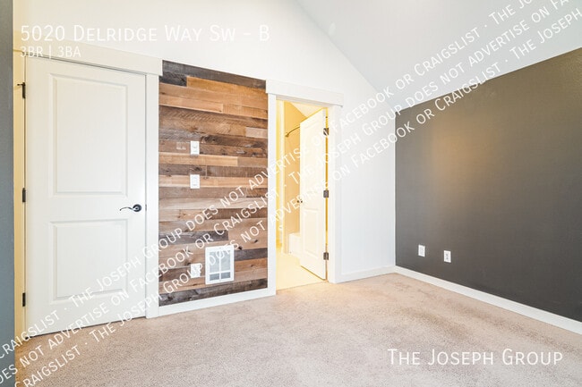 Building Photo - 5020 Delridge Wy SW