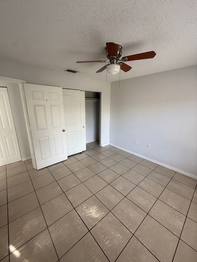 Building Photo - 1527 Schoolhouse St