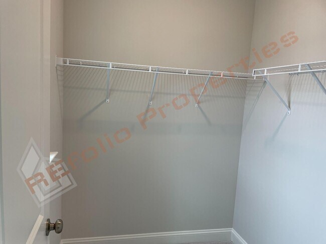 Building Photo - Spacious 4 Bedroom, 3 Bathroom Home w/ 2-C...