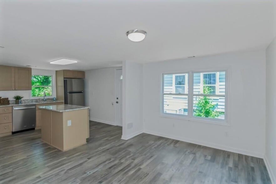 Building Photo - 204 Mill