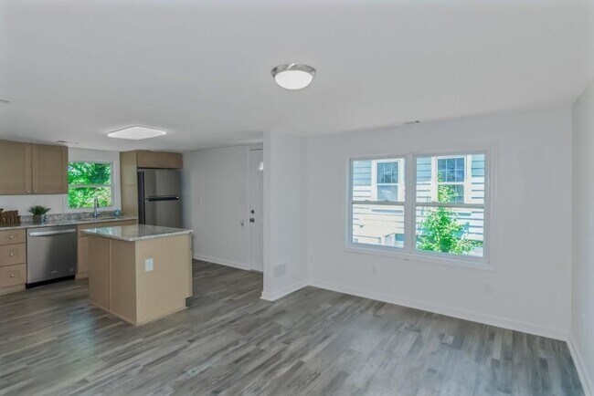 Building Photo - 204 Mill St