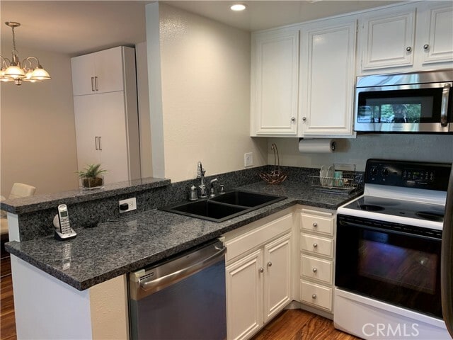 Building Photo - 22100 Burbank Blvd