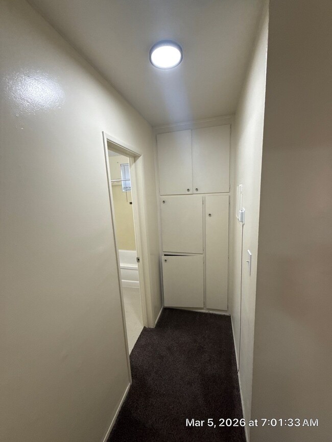 Building Photo - 955 W C St