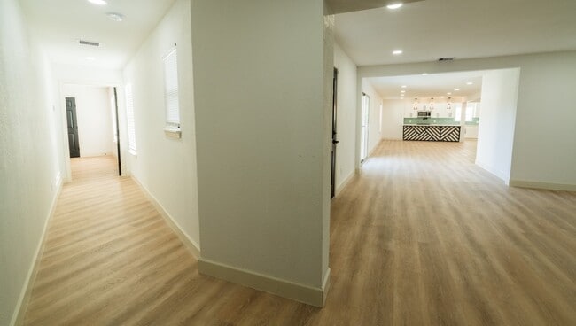 Building Photo - 1402 Bayou Shore Dr
