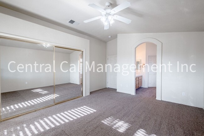 Building Photo - 4 Bedroom/3 Bath Home in the Southwest - $2495 per Month!