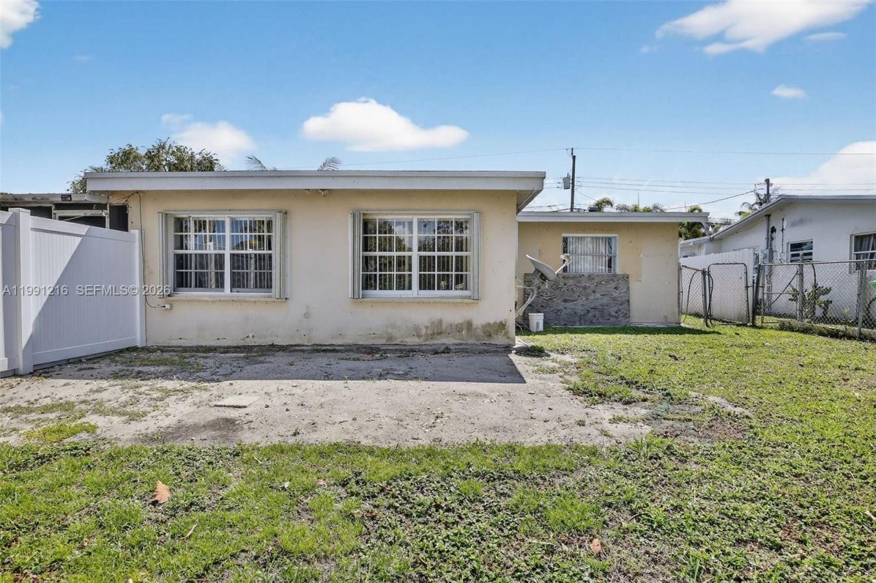 Building Photo - 2521 NW 72nd Ave