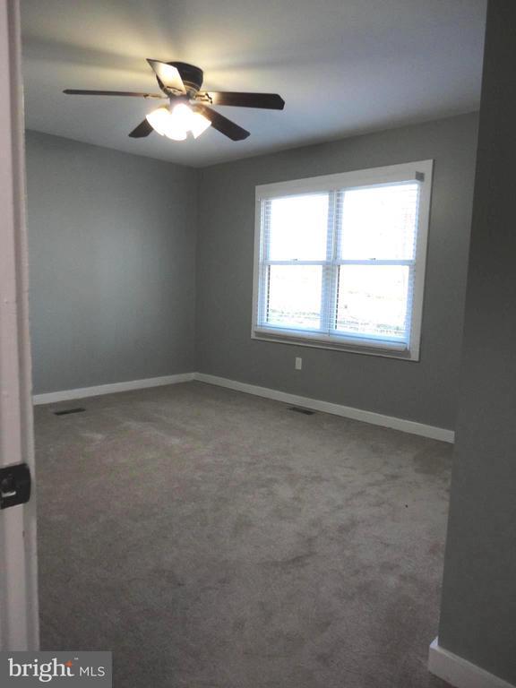 Building Photo - 814 Rustic Ln