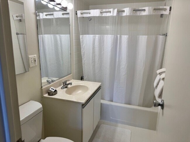 Building Photo - 2200a Crystal Dr