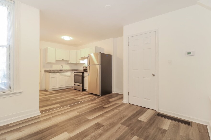 Building Photo - 234 N Hobart St