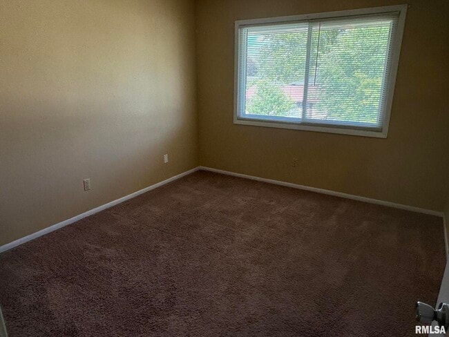 Building Photo - 400 N 5th St