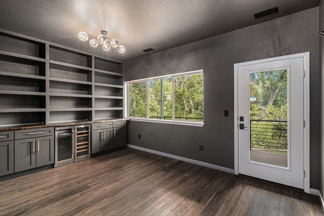 Building Photo - Creekside Townhome with Balconies on Every...