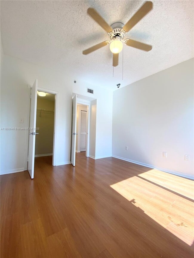 Building Photo - 2756 Day Ave