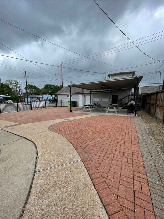 Building Photo - 2302 Avenue H