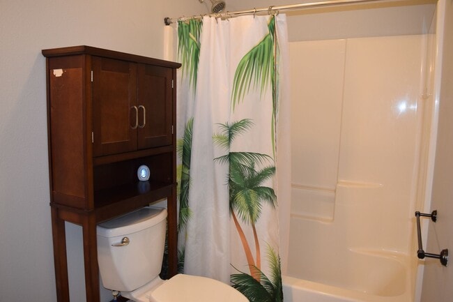 Building Photo - Furnished 3 bd. 2 ba. Makawao cottage on gated estate. Available May 1st for 1 yr. lease