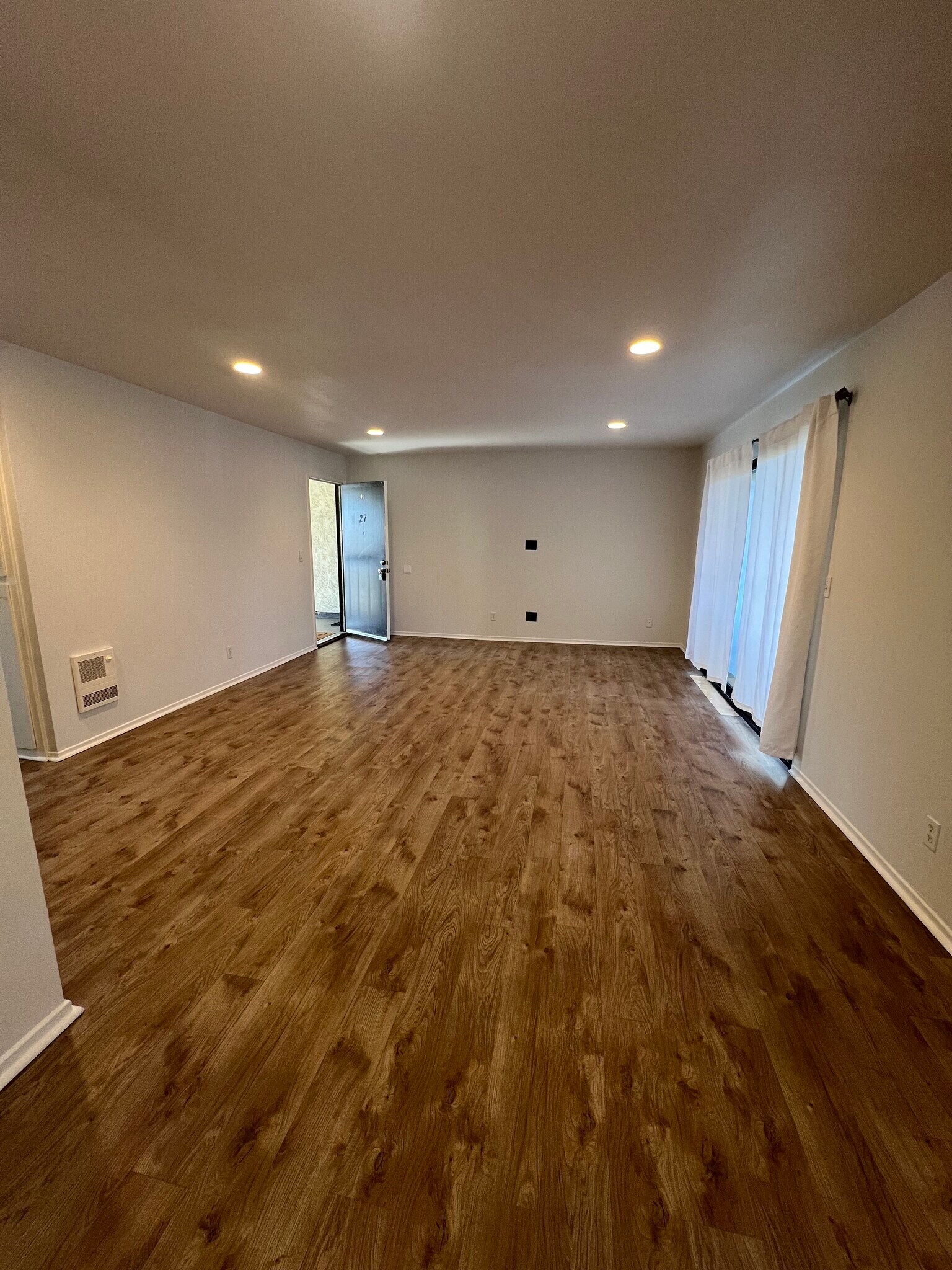 Building Photo - 1676 Maple Ave