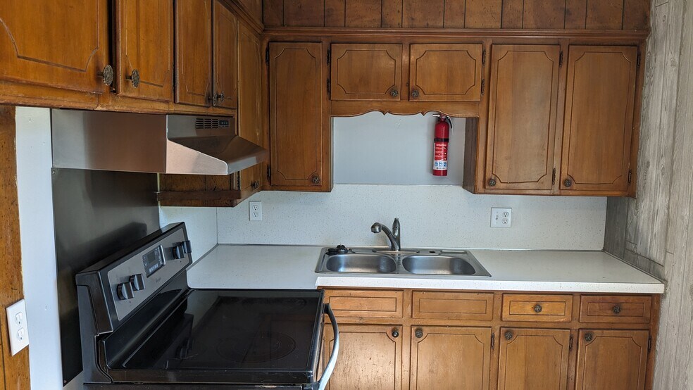 Building Photo - 1714 S 28th St