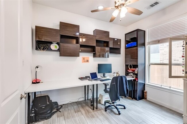 Building Photo - 833 Whitetail Dr