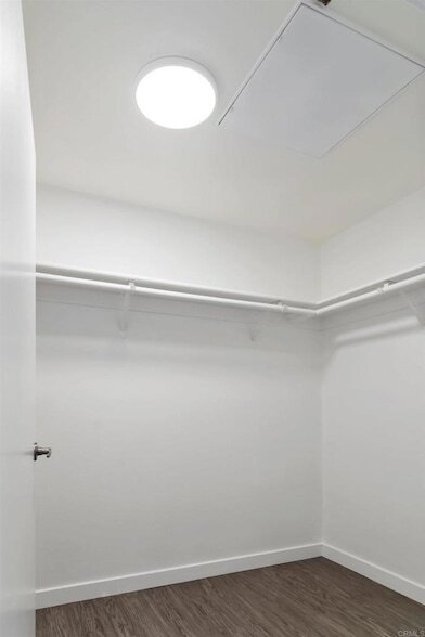 Building Photo - 5750 Hollywood Blvd