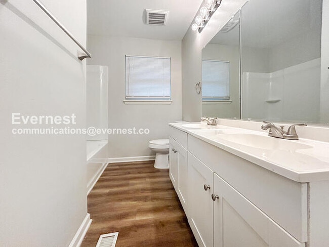 Building Photo - 2086 Fairburn Rd SW