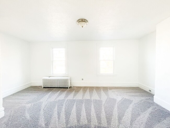 Building Photo - 406 Kingsboro St