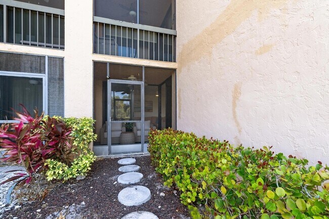 Building Photo - 2455 Lindell Blvd