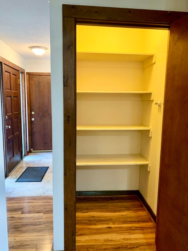 Building Photo - 807 Castalia Dr
