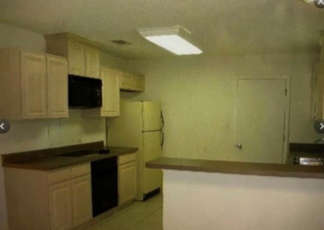 Building Photo - 208 Maryland Dr