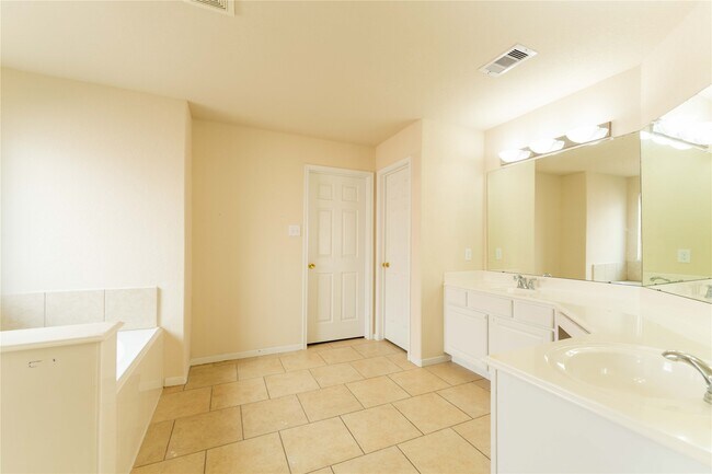 Building Photo - 2923 Granite Vale Rd