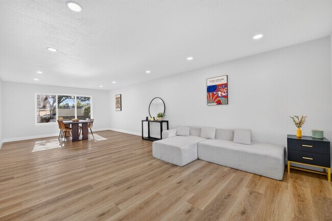 Building Photo - 13324 San Martin Pl