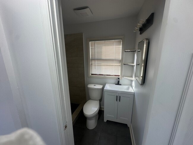 Building Photo - 410 Ivanhoe Rd