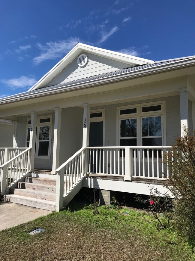 Building Photo - 322 St Francis St