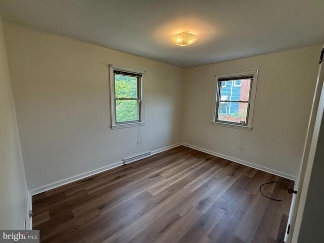 Building Photo - 1236 Oak Ln