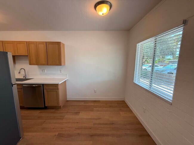 Building Photo - 1518 E Hedrick Dr