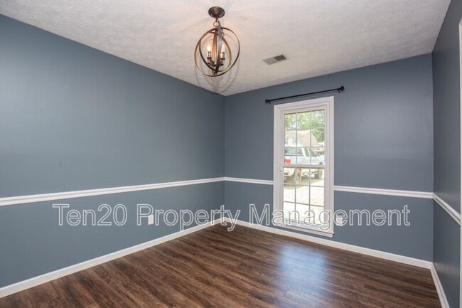 Building Photo - 7664 Northfield Dr