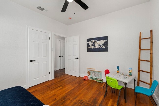 Building Photo - Beautifully Updated 3 bedroom, 2 bath!