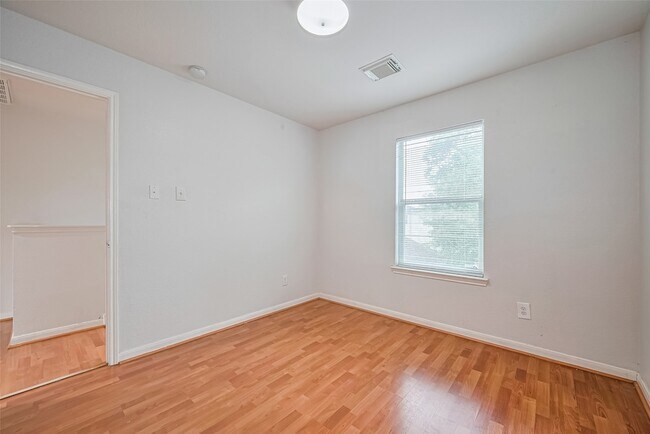 Building Photo - 12927 Pale Ivy Ln