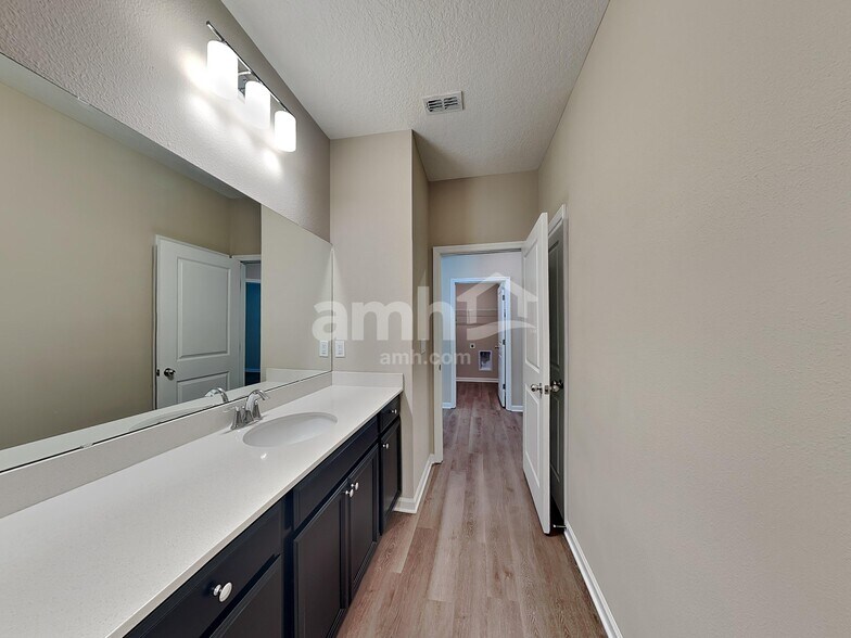 Building Photo - 245 Hemlock Pt