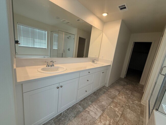 Building Photo - Victorville- New Richmond Home, 3 bedrooms...