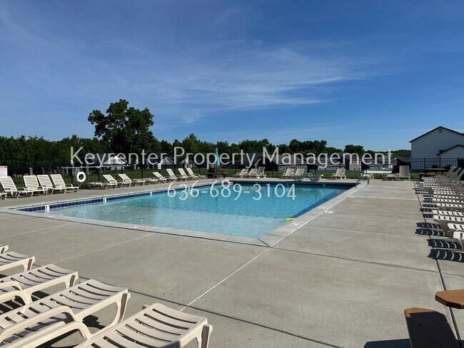 Building Photo - 825 Cedarwood Dr