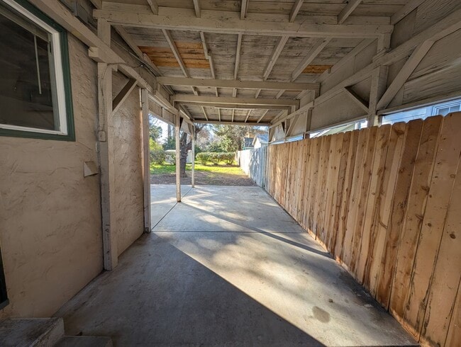 Building Photo - 3 Bedroom 1 Bath Near Redding Library