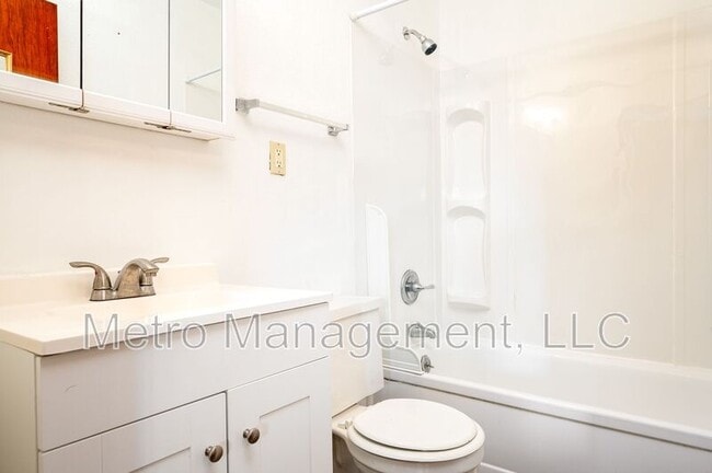 Building Photo - 8307 N Fowler Ave