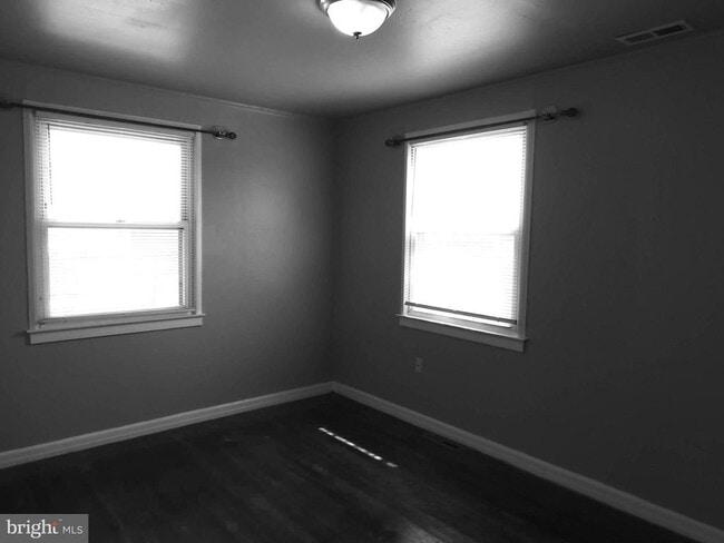 Building Photo - 8220 Cornwall Rd