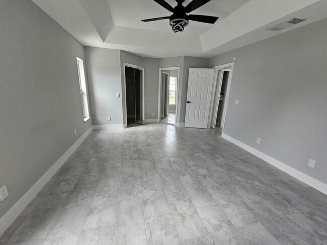 Building Photo - 1358 SW Del Rio Blvd