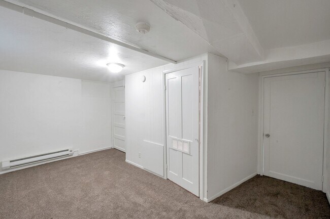 Building Photo - 127 S 1000 W
