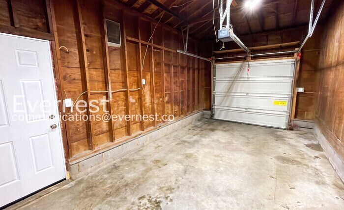 Building Photo - 1206 Cranbrook Dr