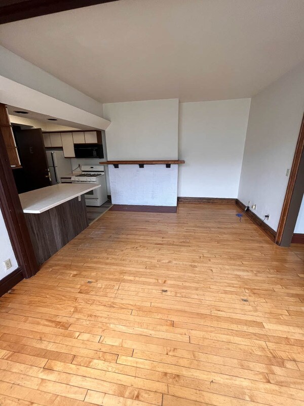 Building Photo - 612 Howard Pl